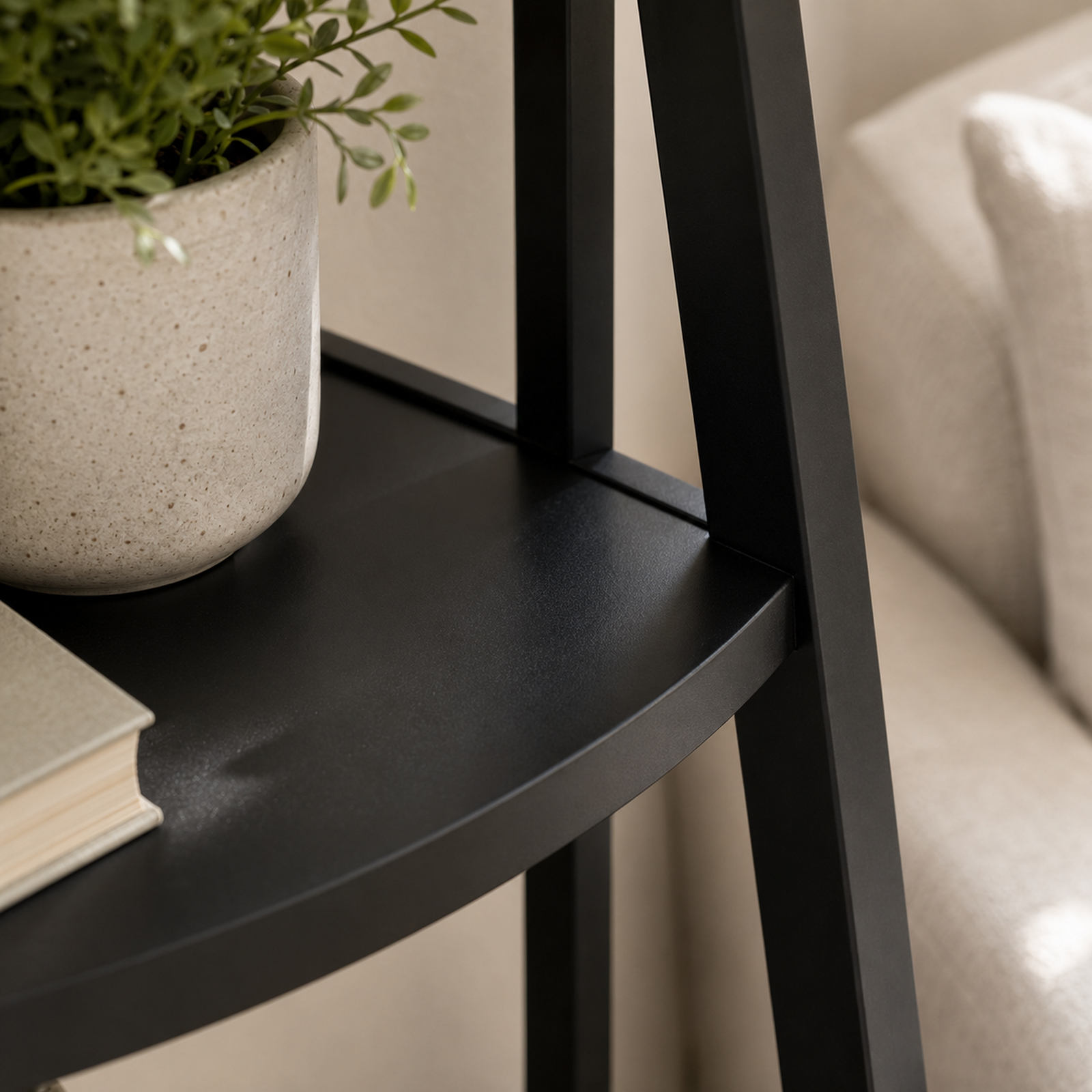 Black | Detail 1